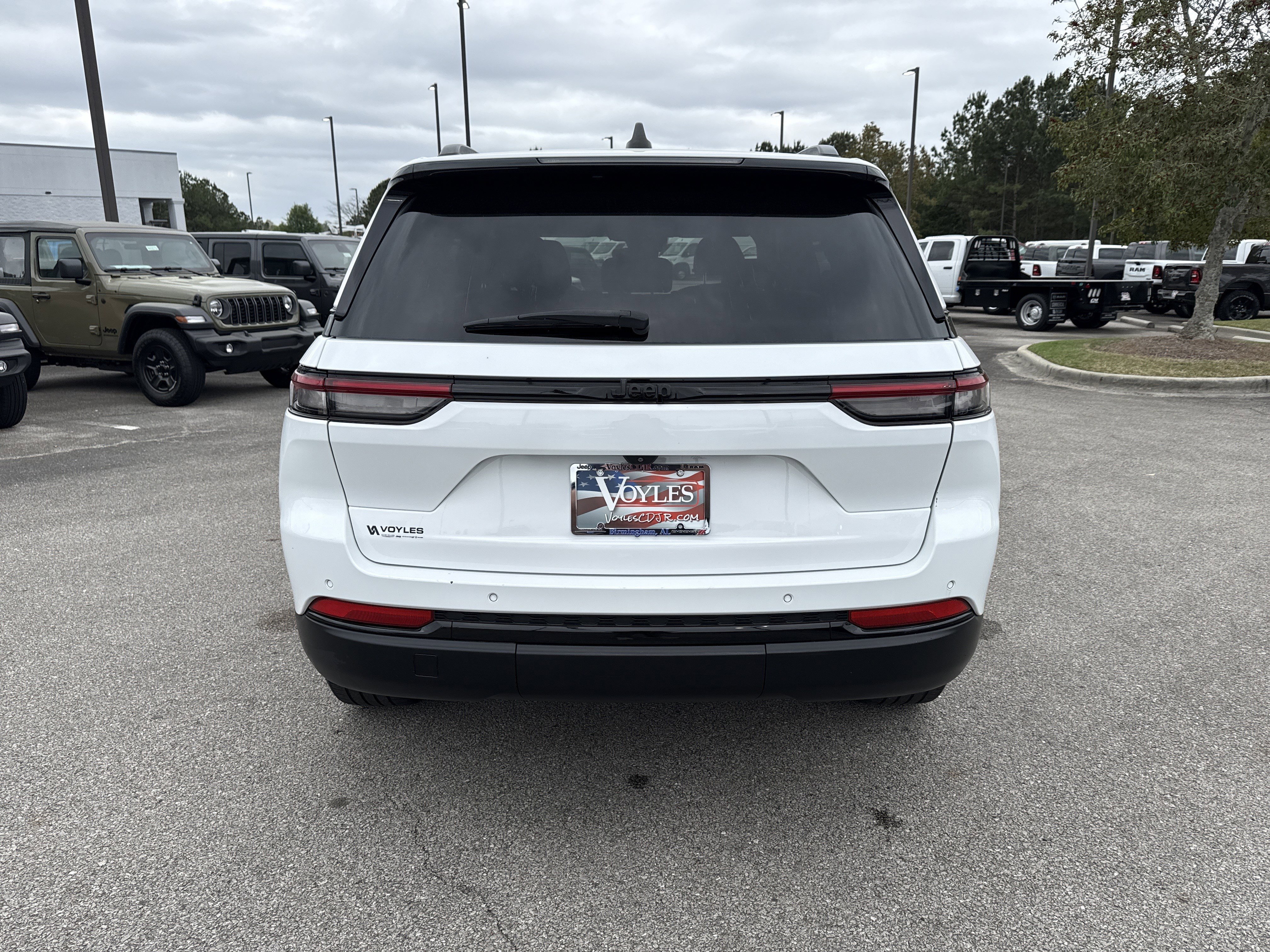 Used 2023 Bright White Clearcoat Jeep Altitude image 6
