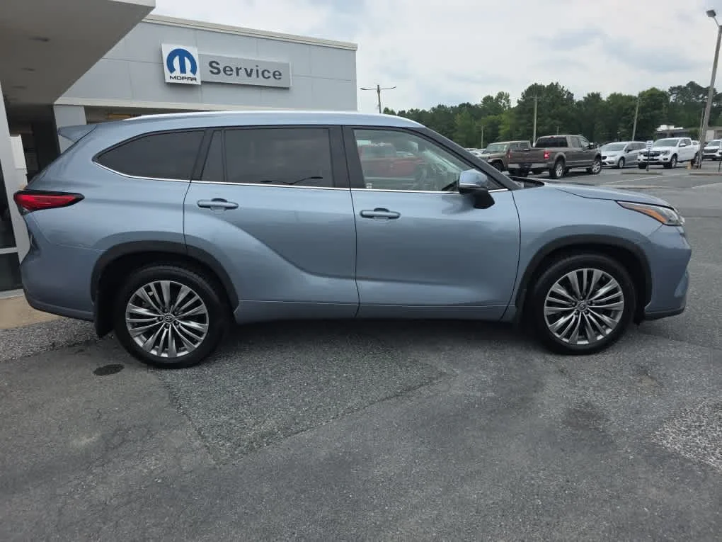 Used 2021 Moon Dust Toyota Platinum image 8