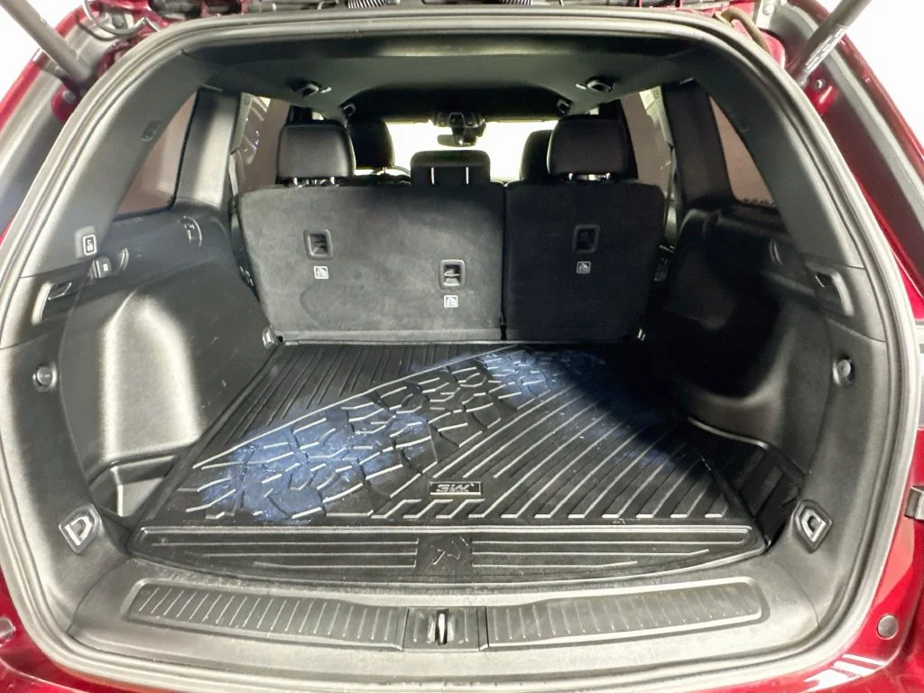 Used 2023 Red Jeep Altitude image 31