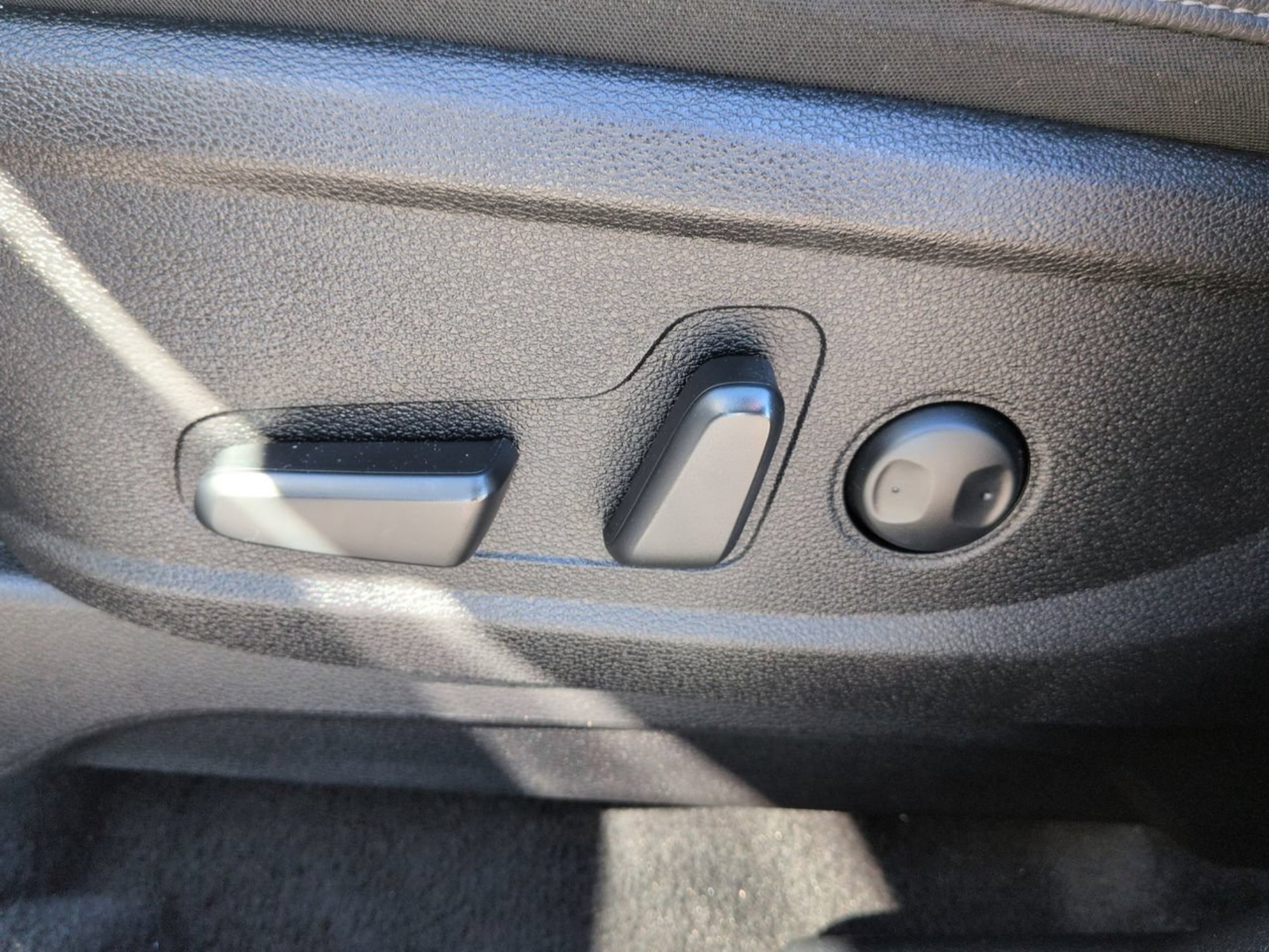 Certified Used 2025 Panthera Metal Kia EX X-Line image 19