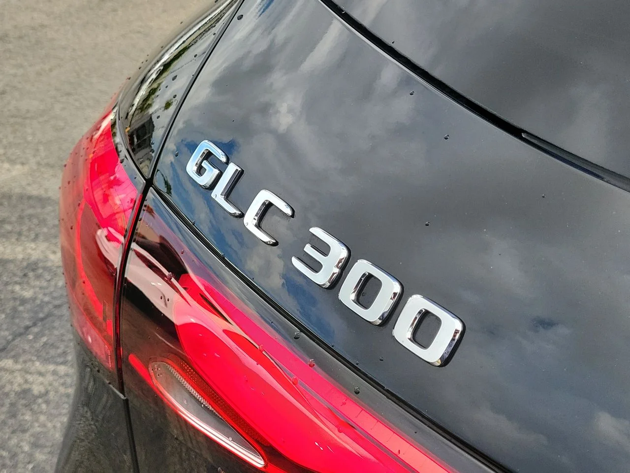 Certified Used 2025 Black Mercedes-Benz GLC 300 image 7