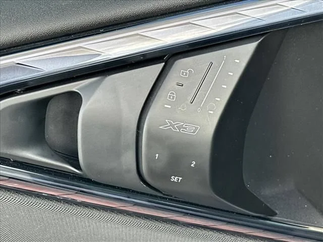 2025 BMW X3 30 - Photo 22
