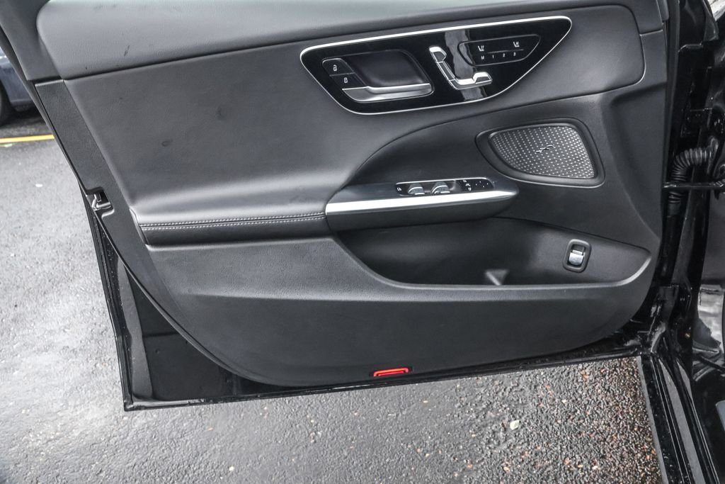 Used 2025  Mercedes-Benz C 300 image 26