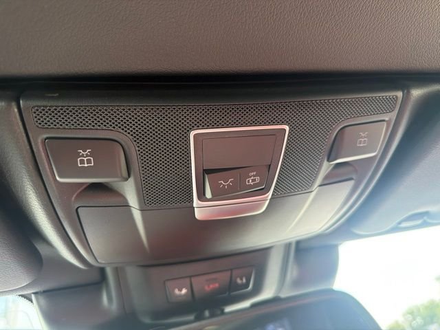 Used 2018 Gray Mercedes-Benz SL 550 image 21