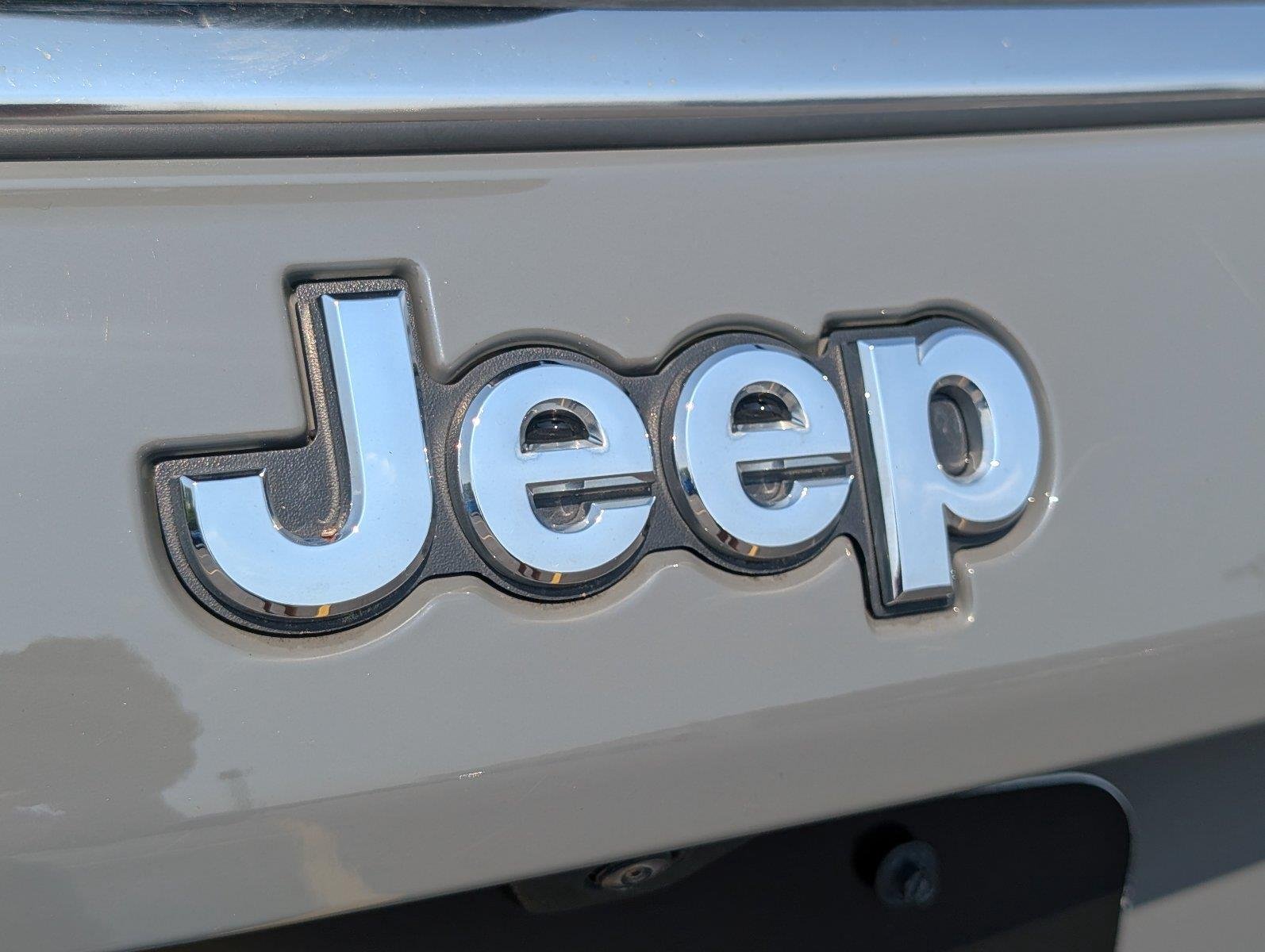 Used 2024 Sting-Gray Clearcoat Jeep Limited image 6