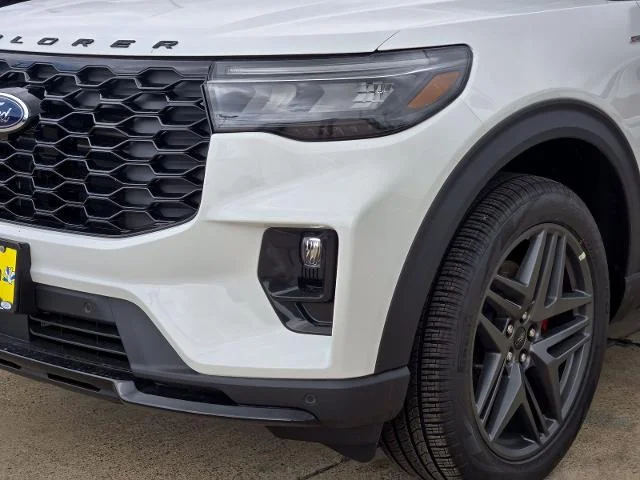 New 2026 Star White Metallic Tri-Coat Ford ST-Line image 26