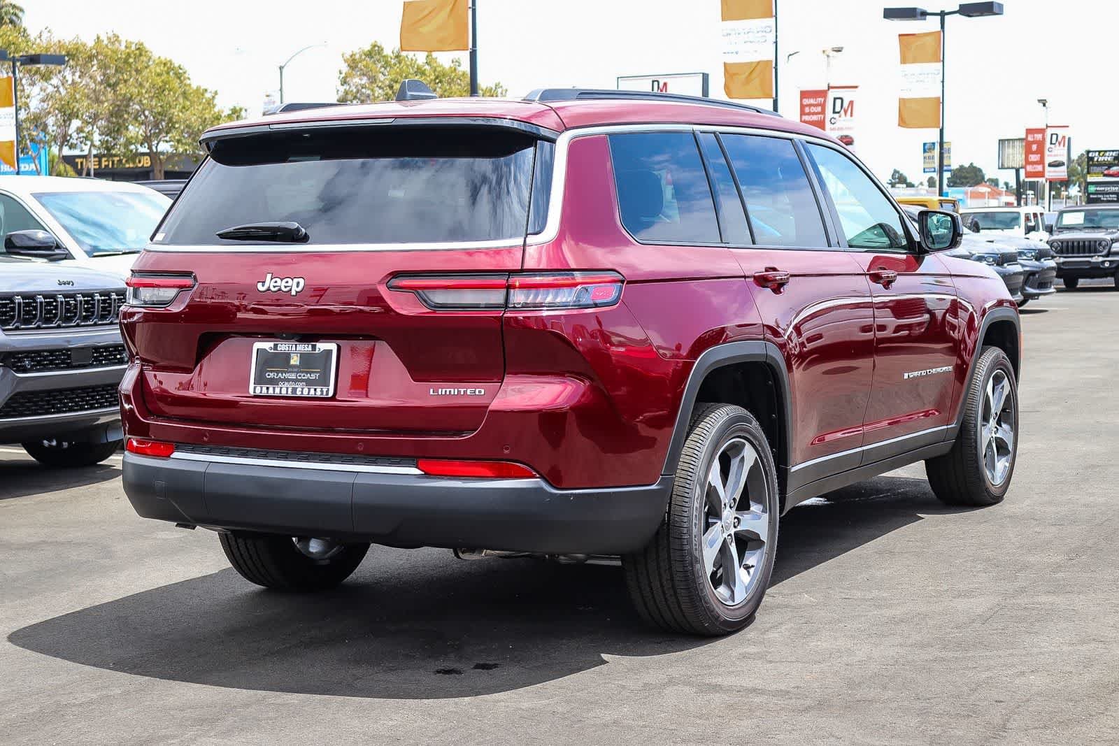 New 2026 Velvet Red Pearl-Coat Exterior Paint Jeep Limited image 4