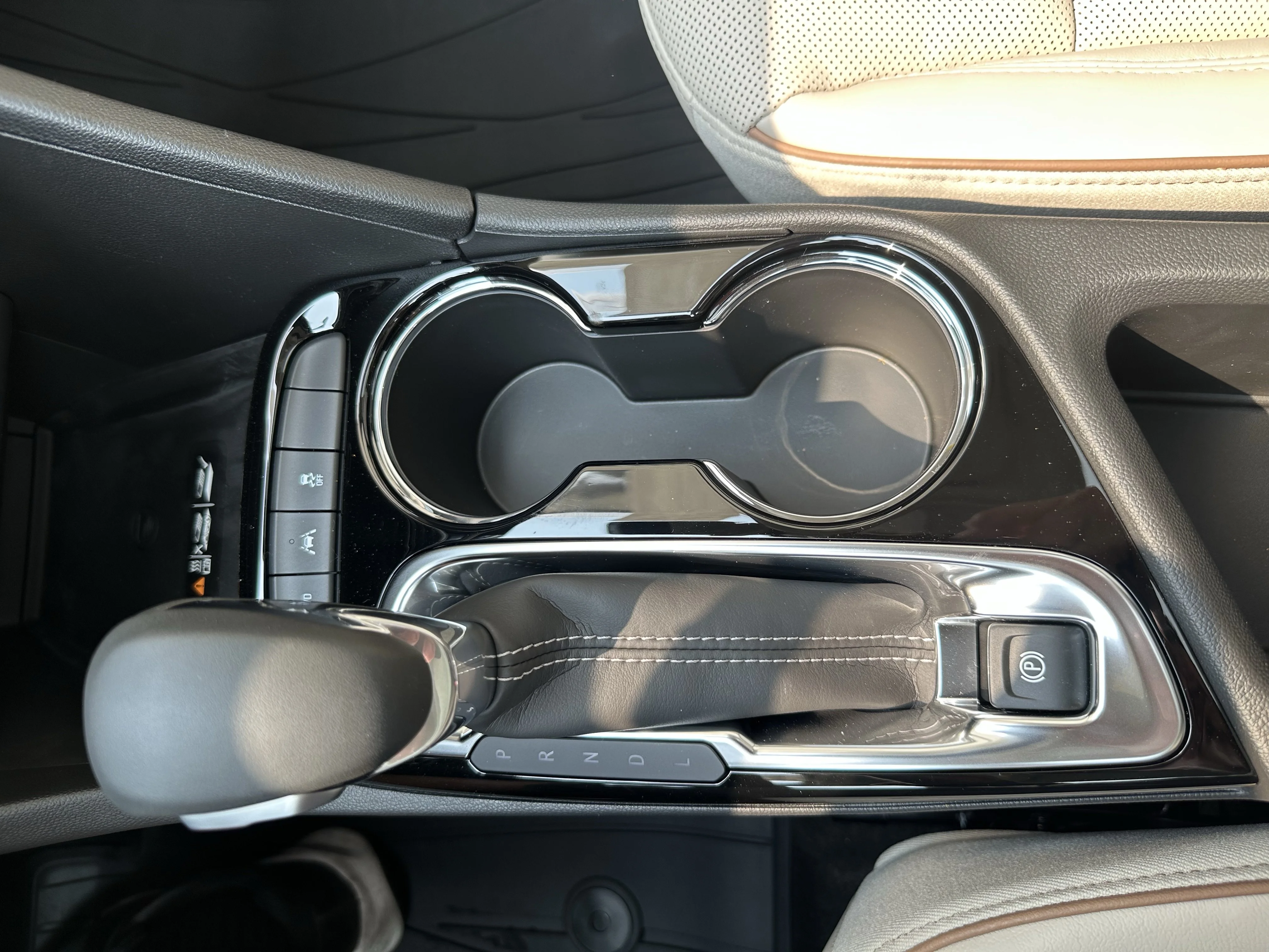 New 2026 White Frost Tricoat Buick Avenir image 16