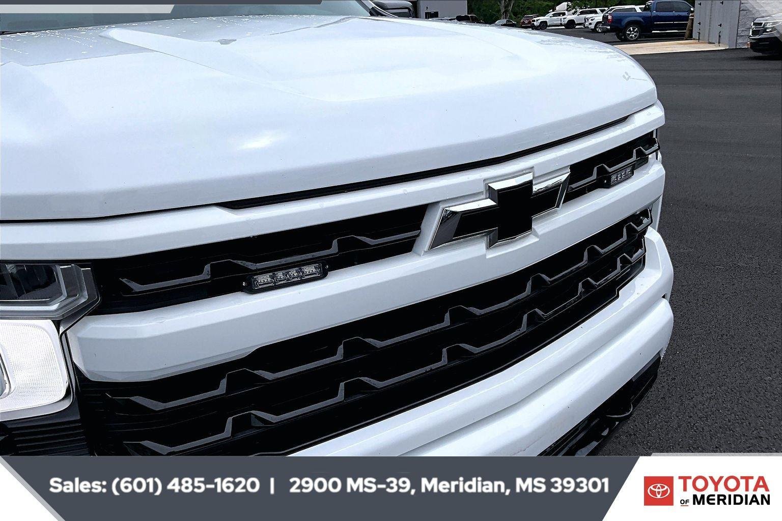 Used 2024 Summit White Chevrolet RST image 21