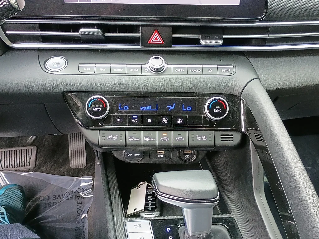 Used 2022 Ceramic White Hyundai Limited image 22