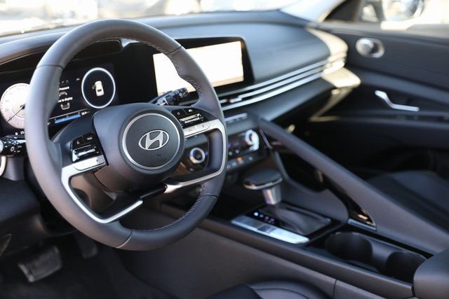 2025 Hyundai Elantra Limited - Photo 20
