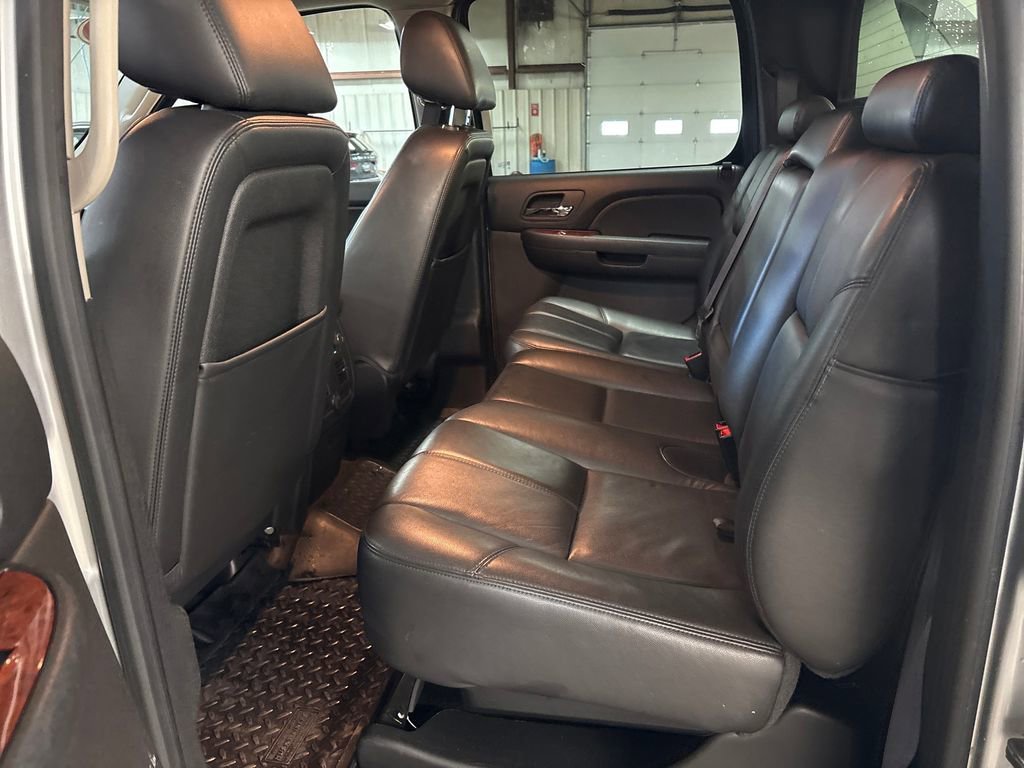 Used 2013 SILVER ICE METALLIC Chevrolet LT image 27