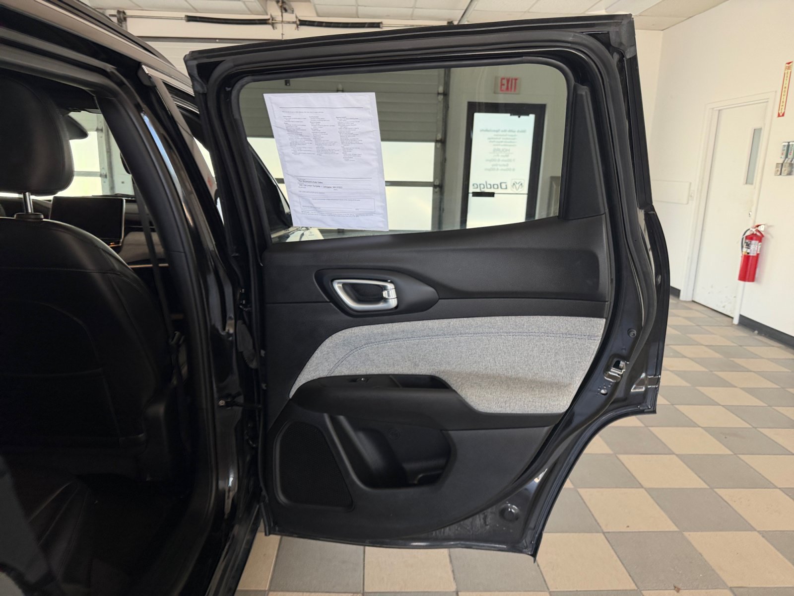 Used 2023 Diamond Black Crystal Pearlcoat Jeep Latitude image 36
