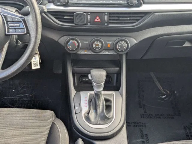 2023 Kia Forte LXS - Photo 17
