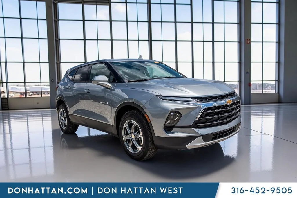 Used 2025 Gray Chevrolet LT image 37