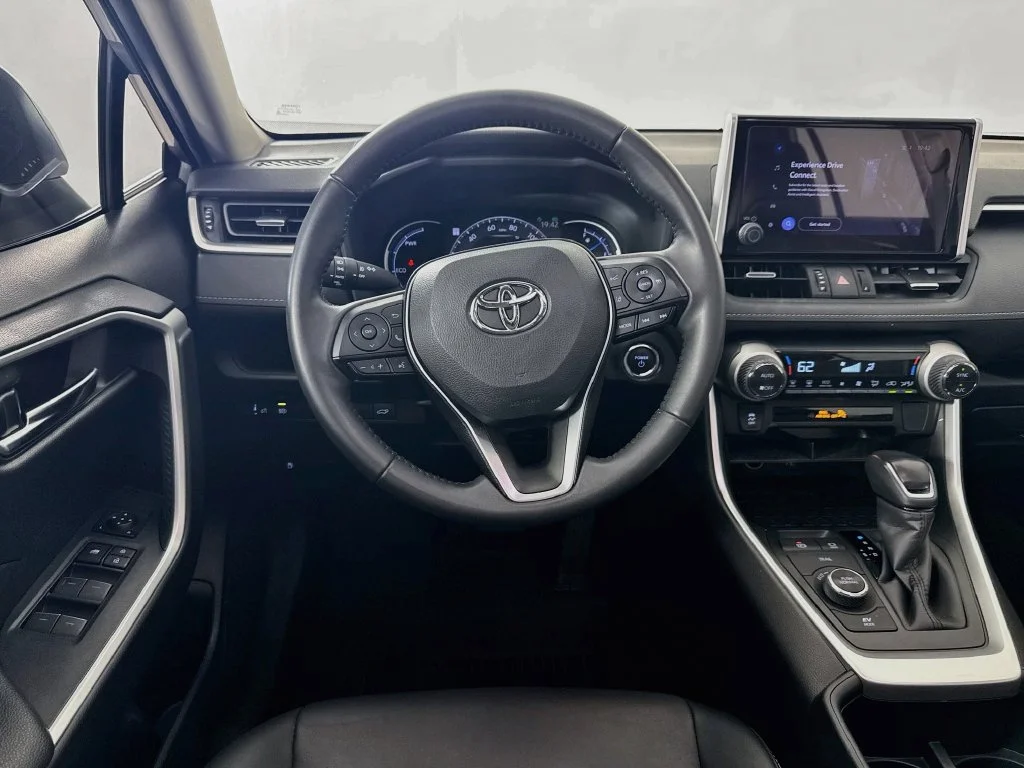 Used 2023 Silver Toyota XLE Premium image 27