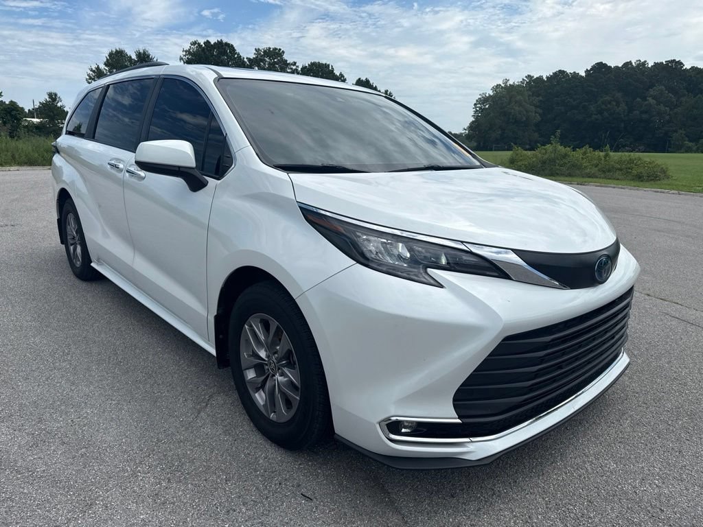 Used 2024 Wind Chill Pearl Toyota XLE image 9