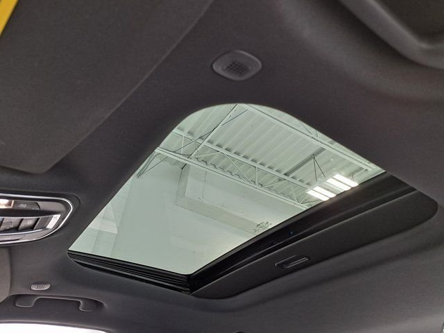 Used 2022 White Jeep Altitude image 24