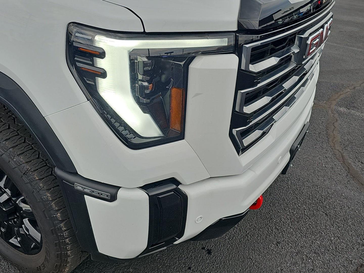 Used 2025 Summit White GMC AT4 image 32