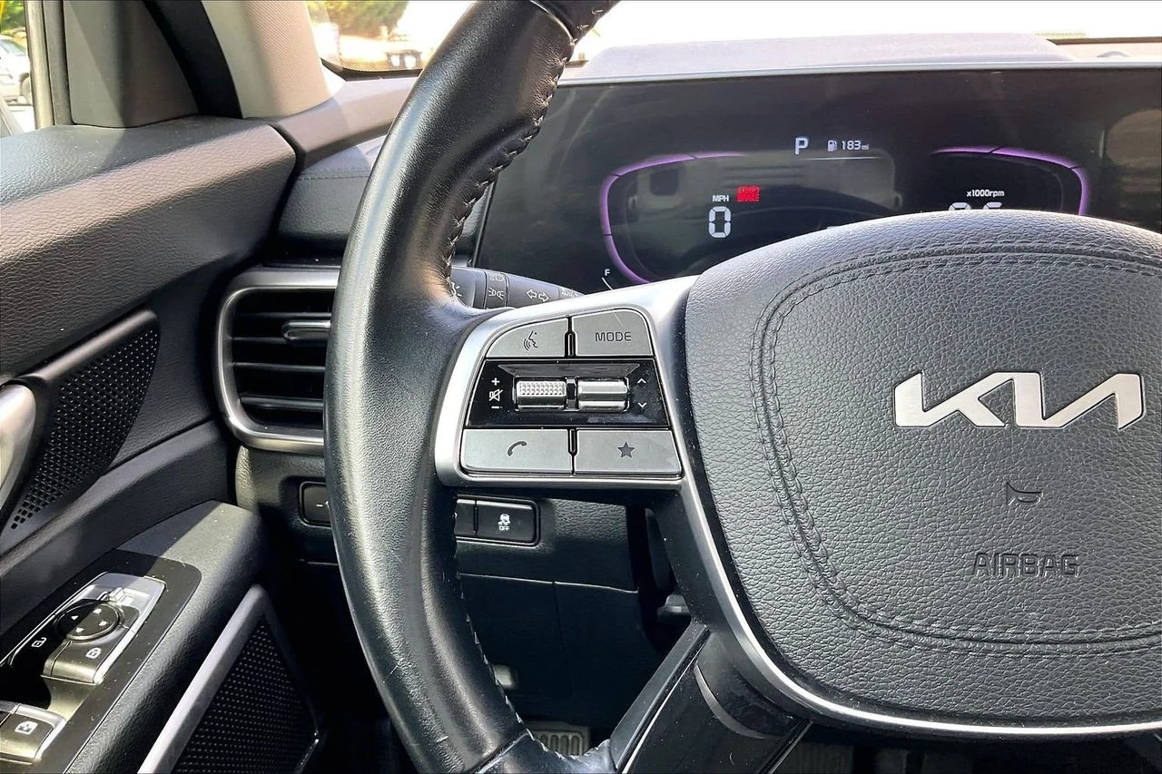 Used 2025  Kia S image 31