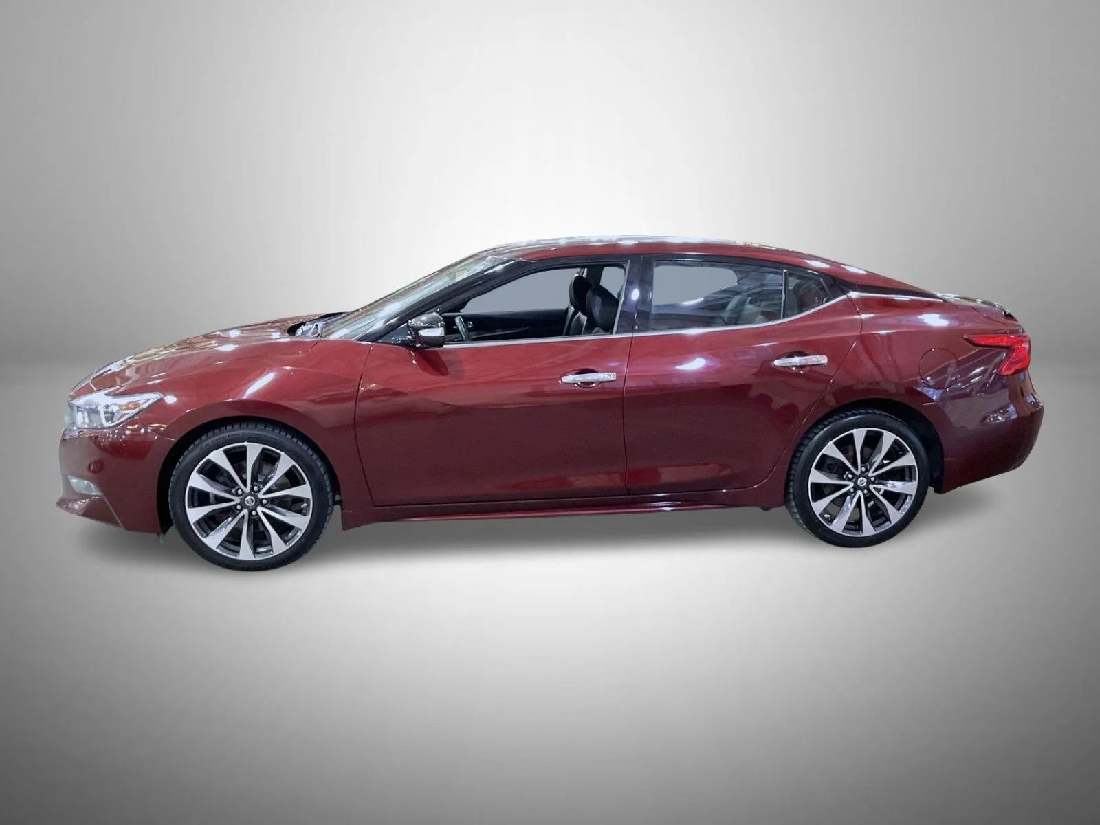 Certified Used 2016 Red Nissan SR image 8
