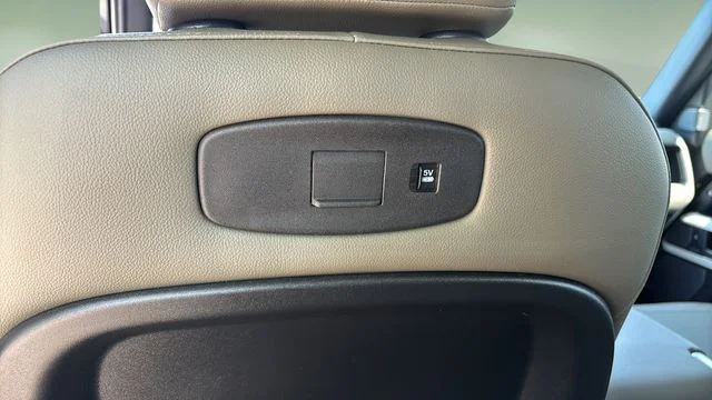 Used 2022  Land Rover SE image 35