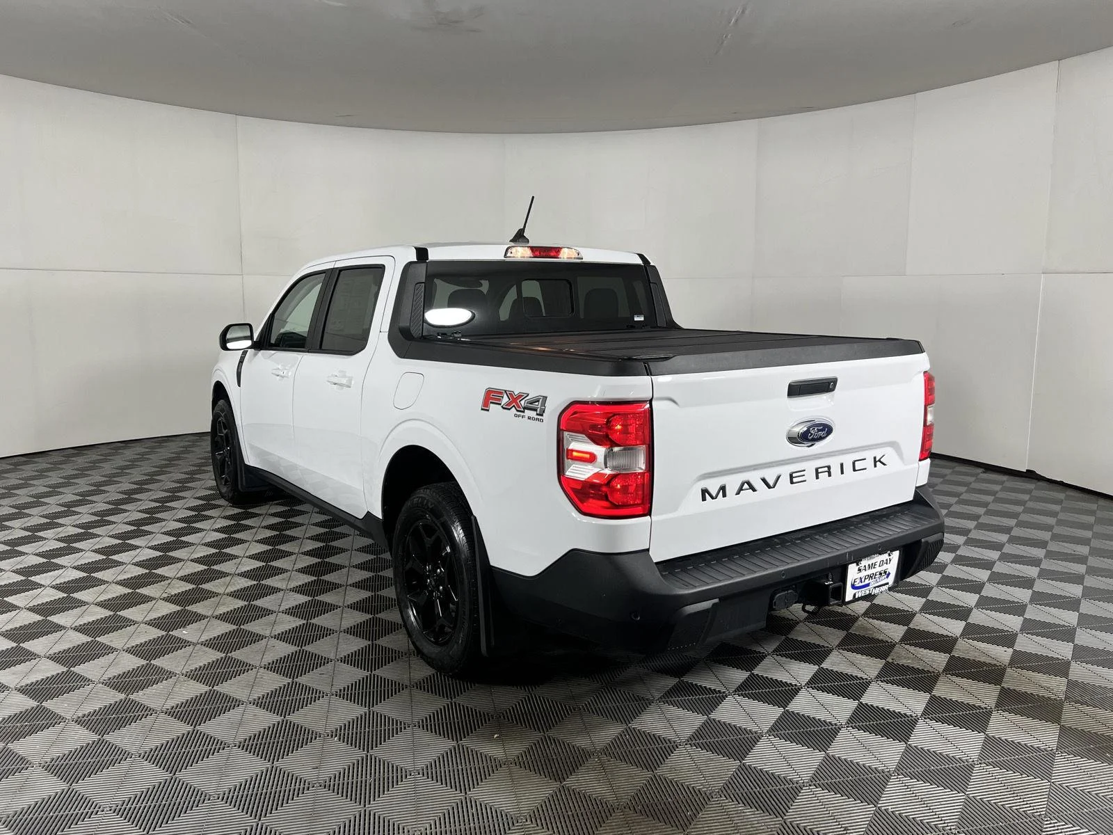 Used 2024 Oxford White Ford LARIAT image 7