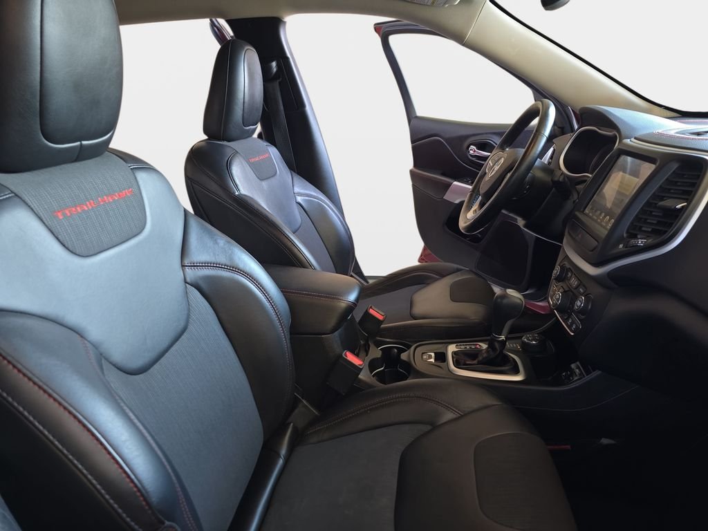 Used 2017 Red Jeep Trailhawk image 12