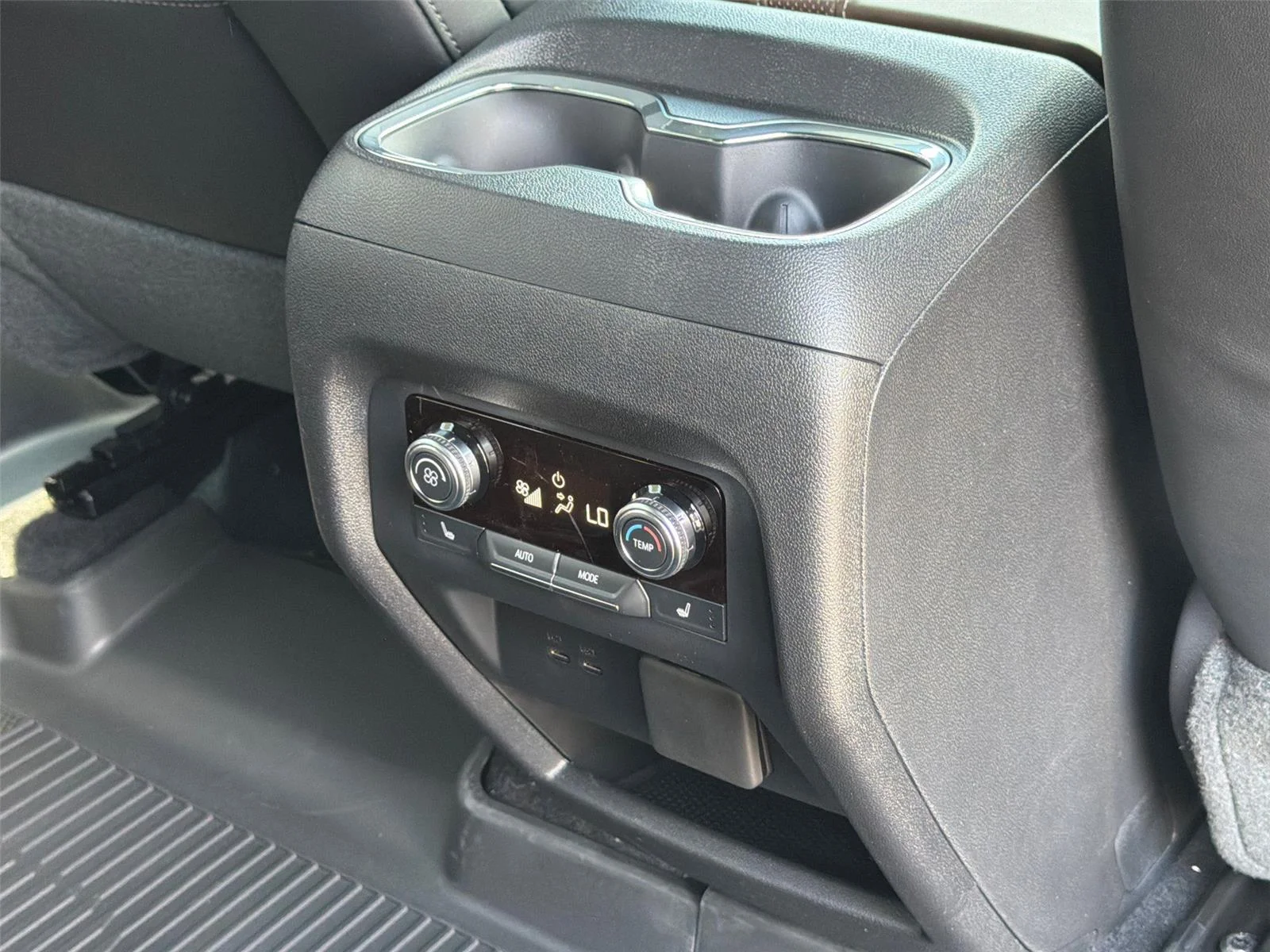 2026 GMC Acadia Denali Ultimate - Photo 13