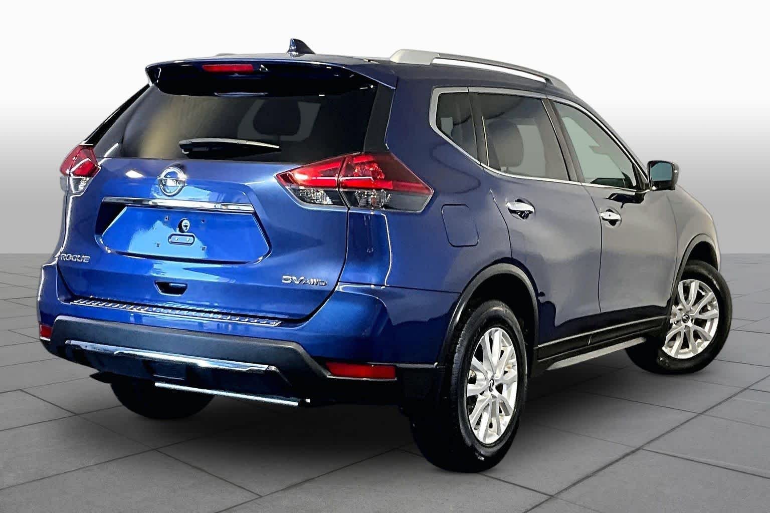 Used 2018 Caspian Blue Nissan SV image 13