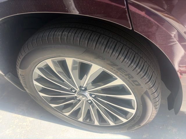Used 2023 Sierra Burgundy Hyundai Calligraphy image 5