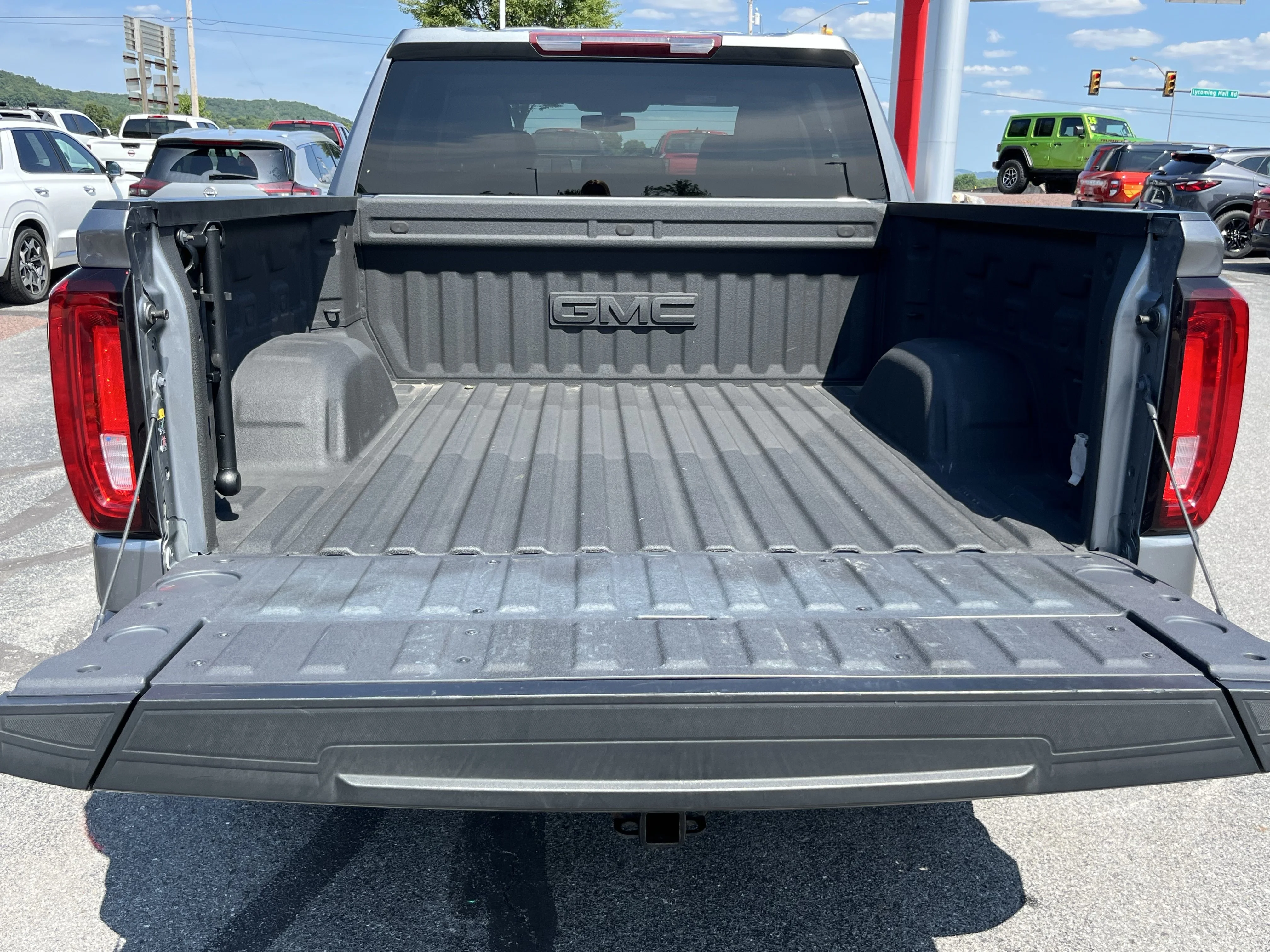 Used 2021 Steel Metallic GMC SLT image 7