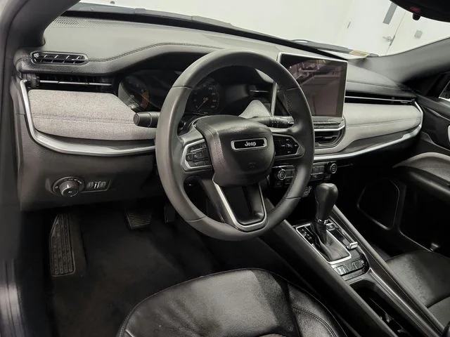 Used 2024 White Jeep Latitude image 18