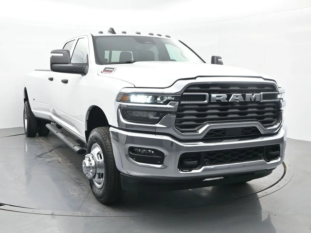 New 2026 Bright White Clear-Coat Exterior Paint RAM Tradesman image 4