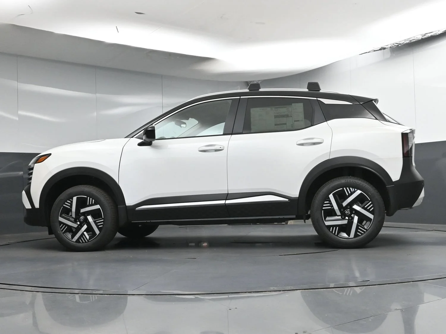 New 2026 Aspen White Tricoat/Super Black Nissan SV image 27