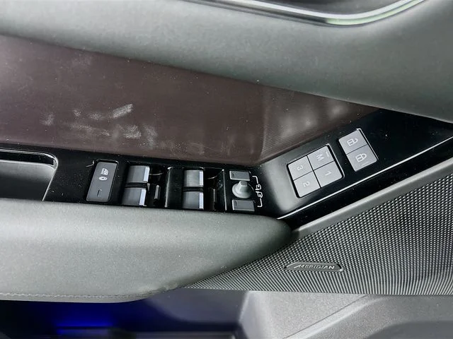 Certified Used 2026 Zadar Grey Land Rover Dynamic SE image 19