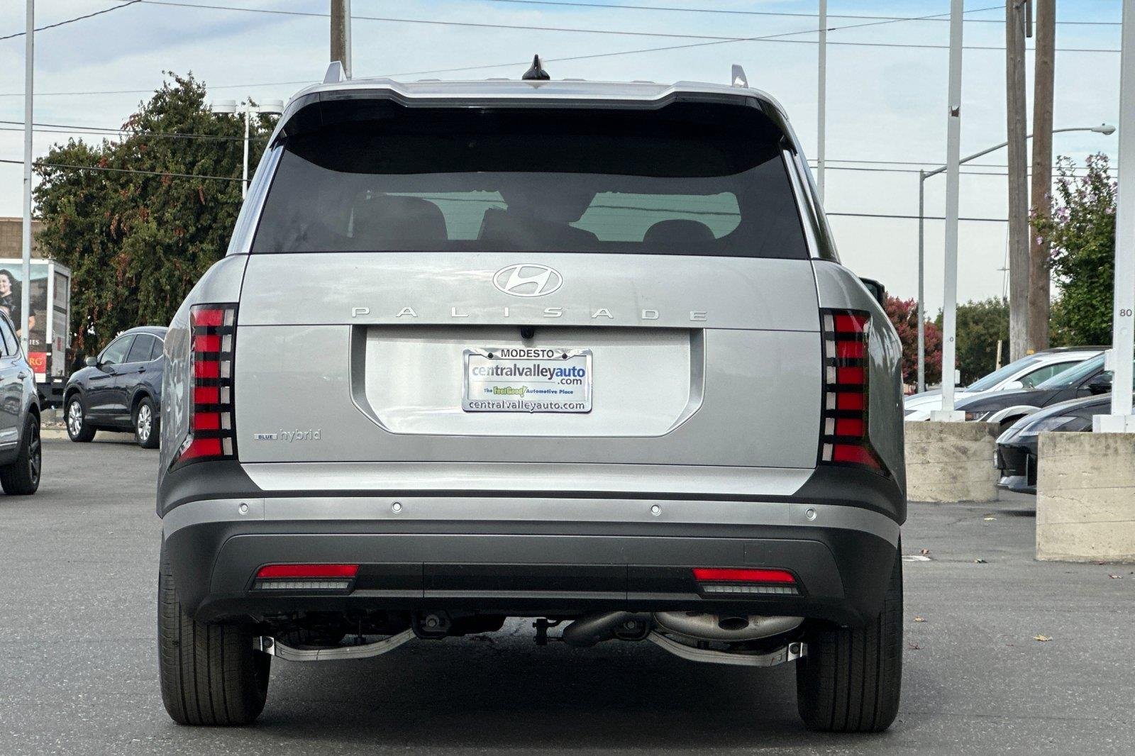 New 2027 Shimmering Silver Hyundai Blue SEL 7P image 5