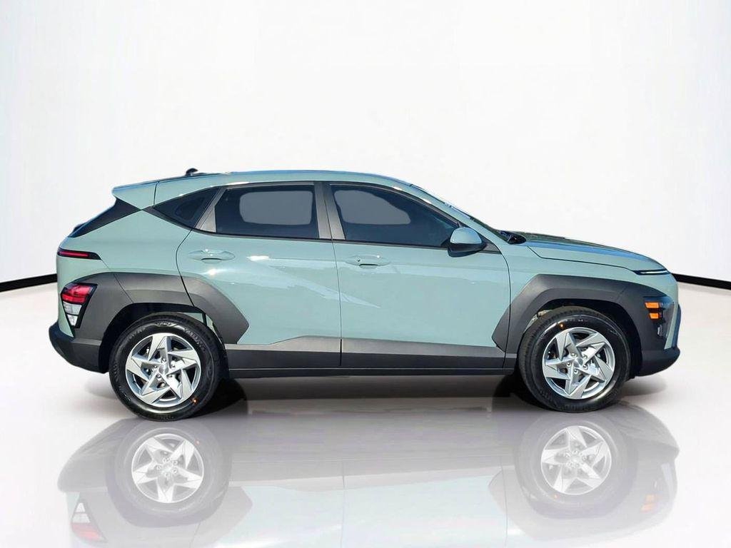 New 2027 Green Hyundai SE FWD image 4