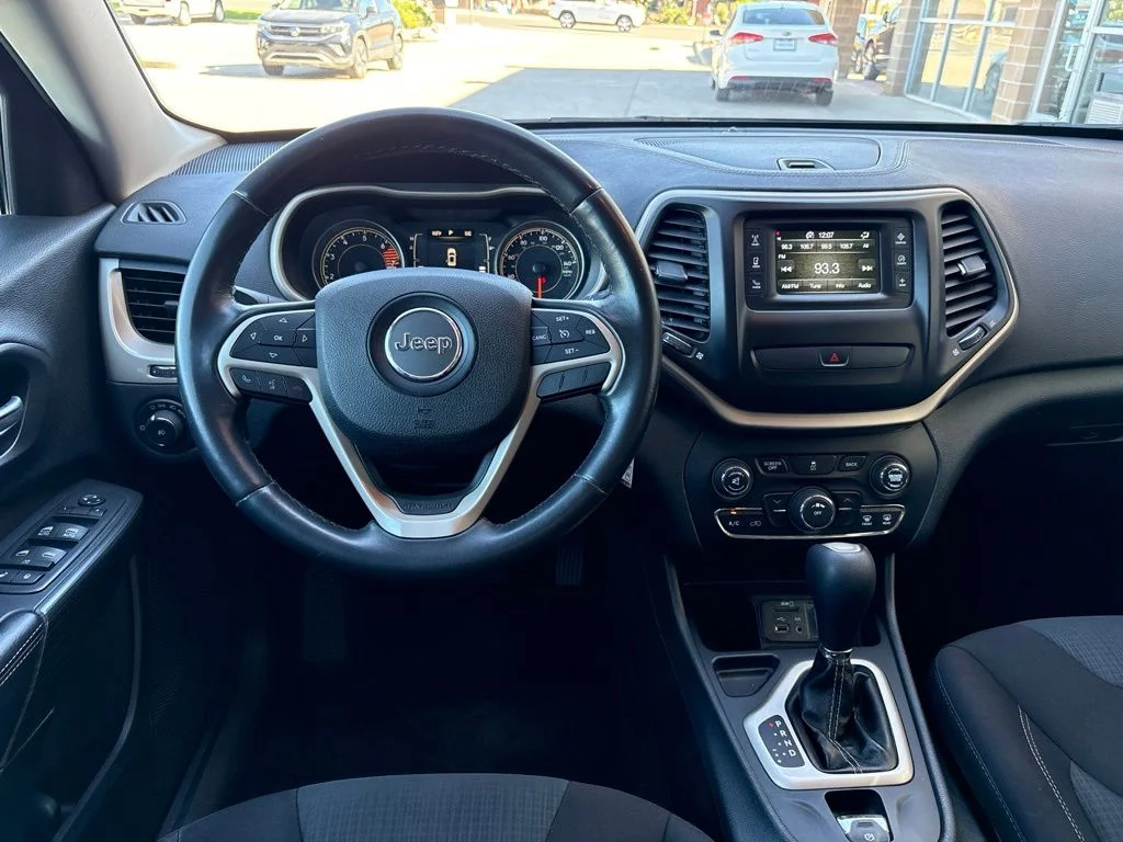 Used 2016 Black Jeep Latitude image 8