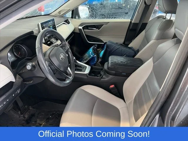 Used 2021 Gray Toyota XLE Premium image 5