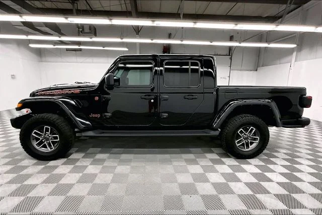 Used 2024 Black Clearcoat Jeep Mojave image 14