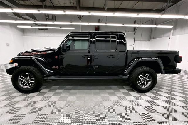 Used 2024 Black Clearcoat Jeep Mojave image 14