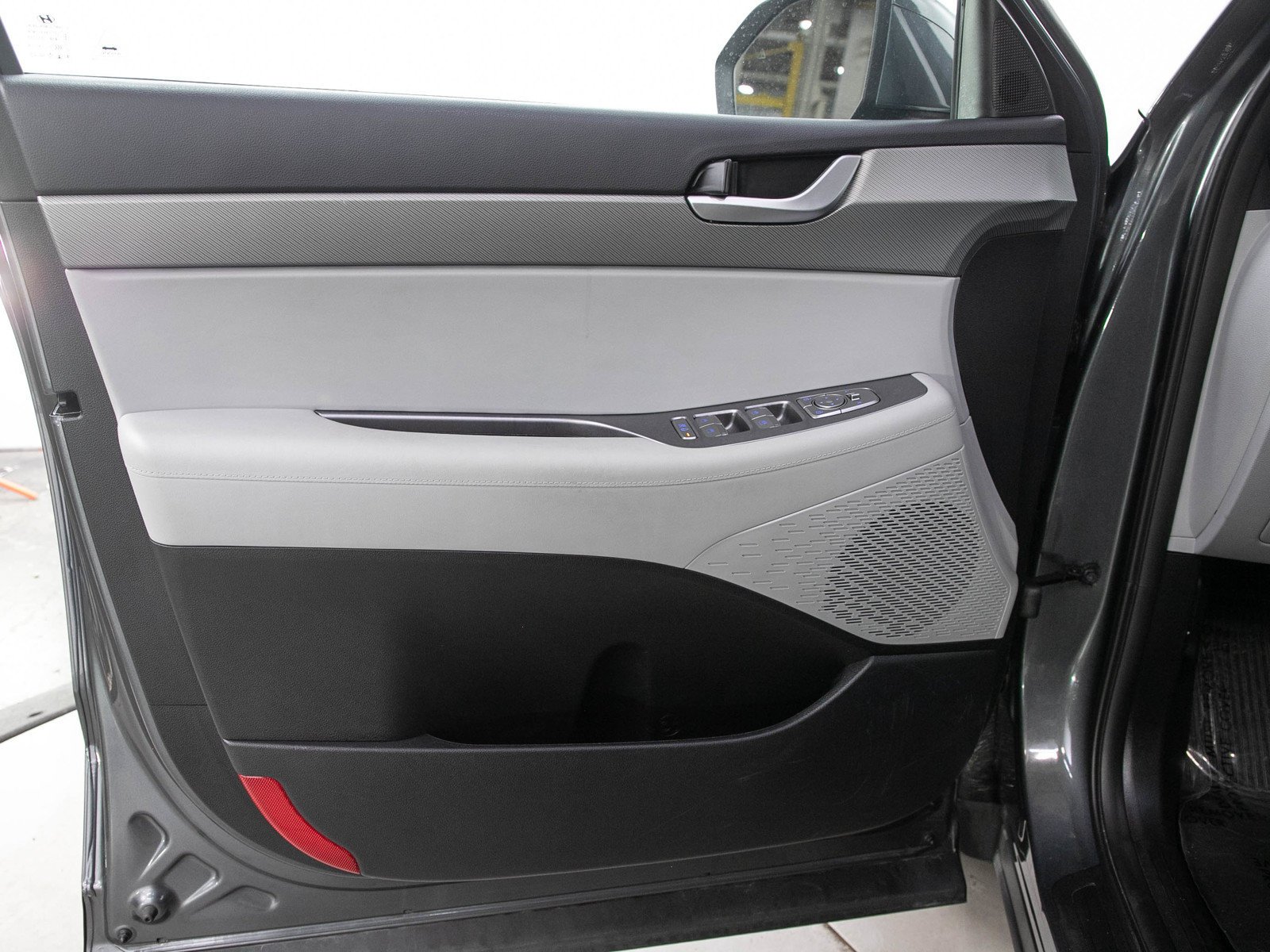 Used 2025 Steel Graphite Hyundai SEL AWD image 21