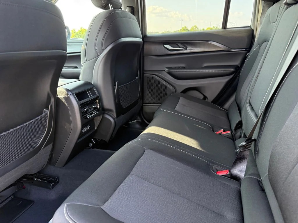 New 2026 Baltic Gray Metallic Clear-Coat Exterior Paint Jeep Laredo image 20
