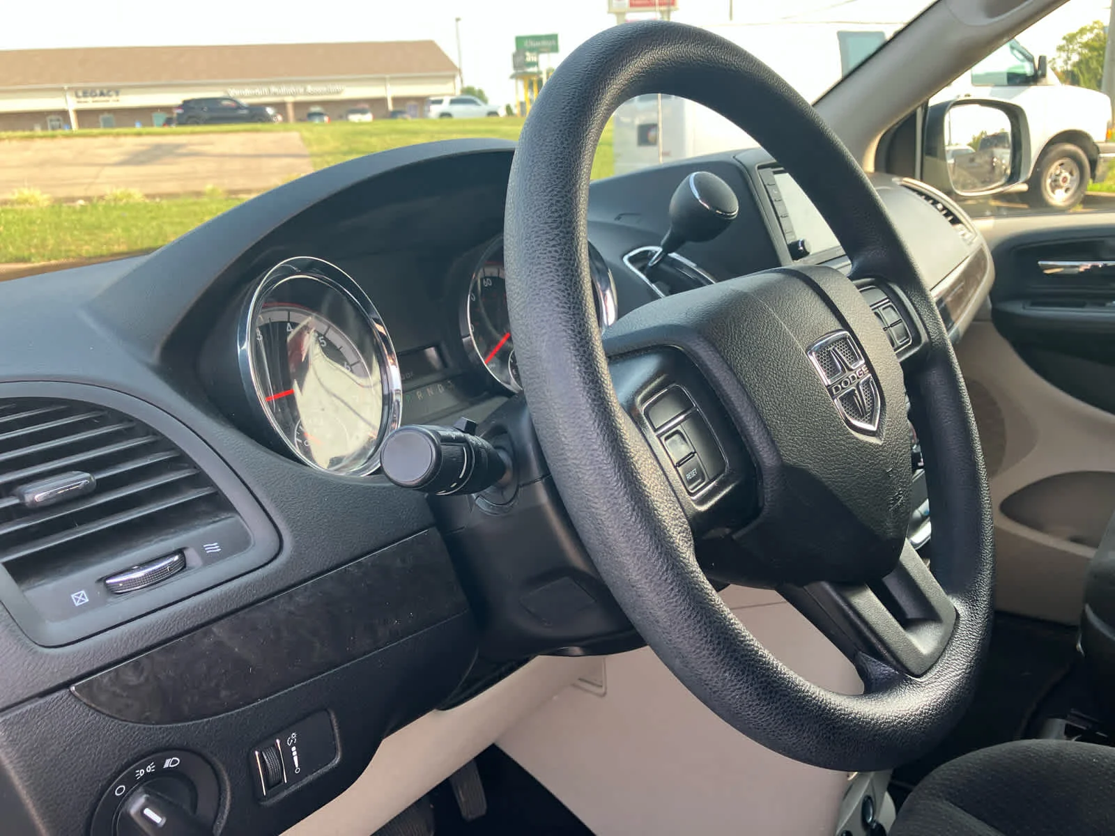 Used 2019 Granite Pearlcoat Dodge SE image 9