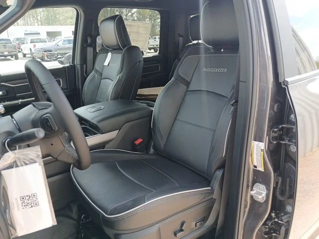 New 2026 Granite Crystal Metallic Clear-Coat Exterior Paint RAM Laramie image 30