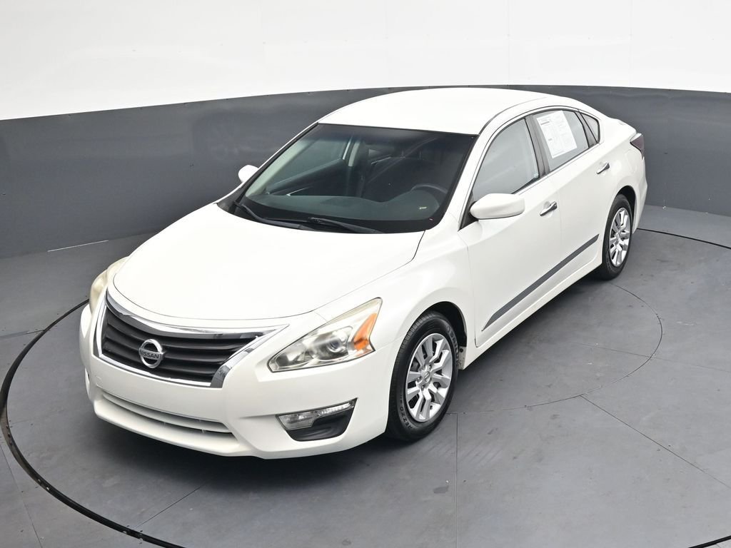 Used 2014 White Nissan 2.5 S image 24