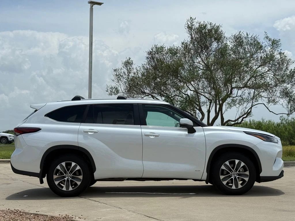 Certified Used 2026 Beige Toyota XLE image 5