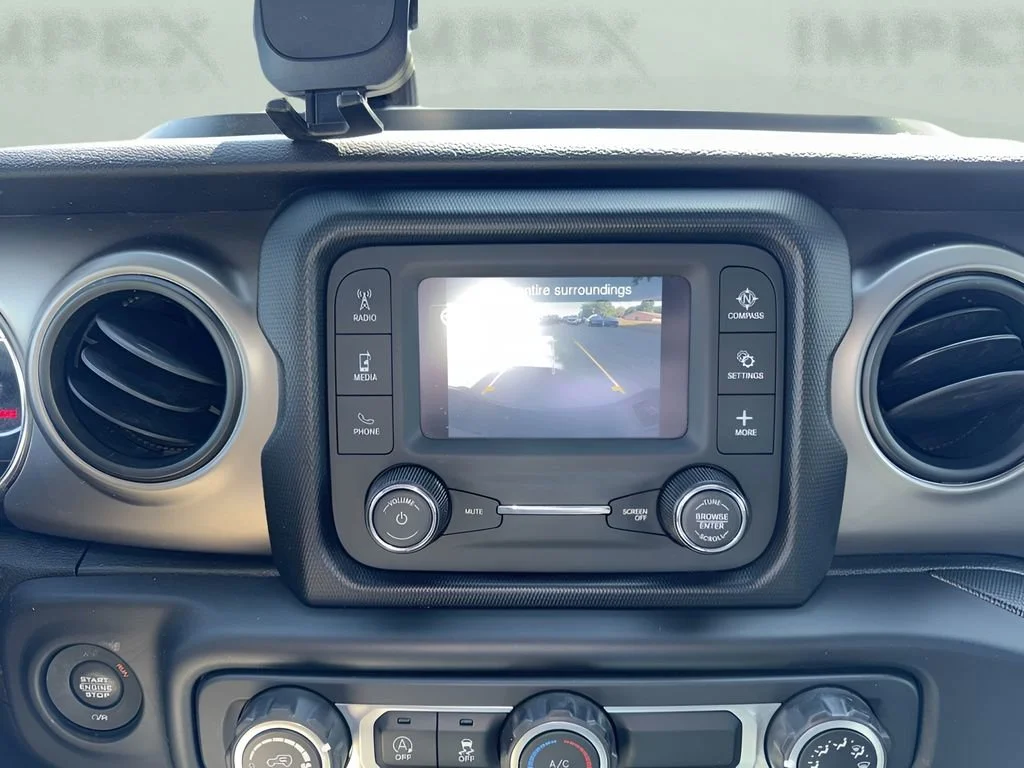 Used 2020  Jeep Sport image 19
