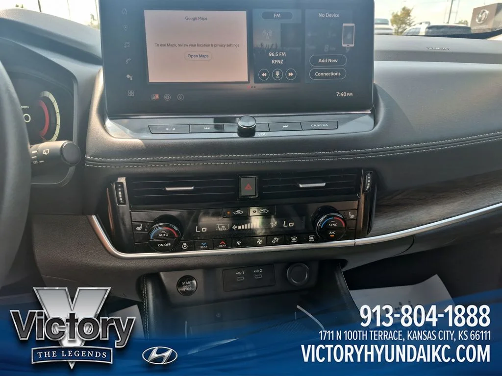 Used 2024 White Nissan Platinum image 17